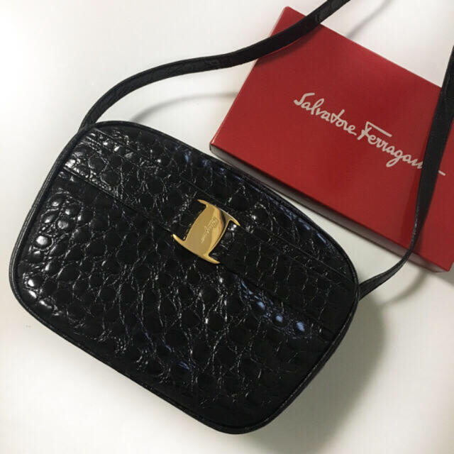 Salvatore Ferragamo - 美品♡希少♡フェラガモ♡ヴァラ♡ショルダー ...