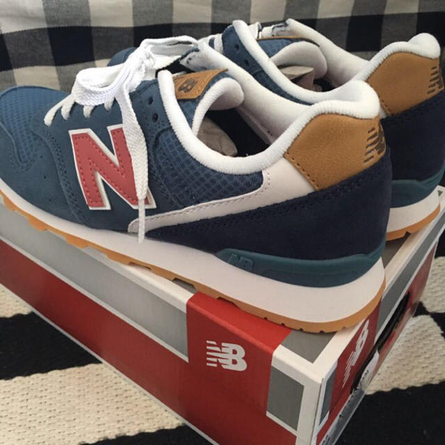 New Balance(ニューバランス)のさっけい様専用【新品】ニューバランス 996スニーカー （ネイビー:23.0㎝） レディースの靴/シューズ(スニーカー)の商品写真