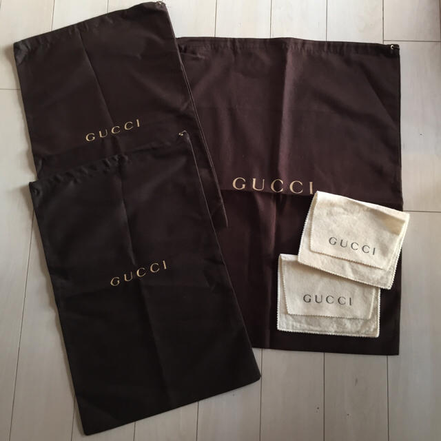 Gucci(グッチ)の美品！GUCCIグッチ＊ポーチ3種 5枚セット レディースのファッション小物(ポーチ)の商品写真