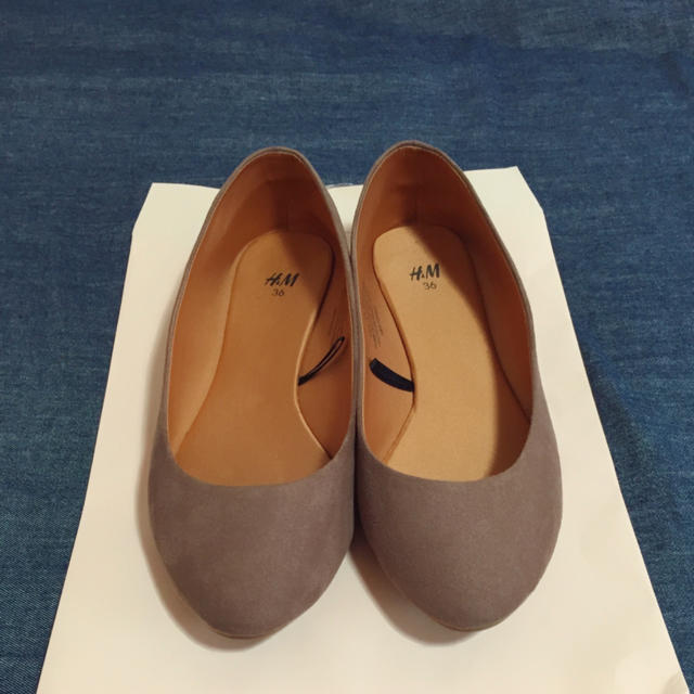 H&M(エイチアンドエム)の綺麗！H&Mスエードパンプス☆グレイッシュピンクベージュ レディースの靴/シューズ(ハイヒール/パンプス)の商品写真