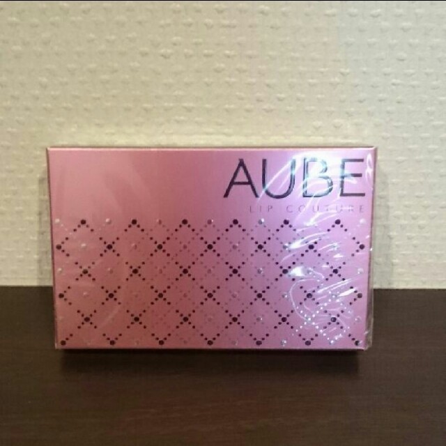 AUBE couture(オーブクチュール)の【新品・未開封】オーブ ルージュ リップグロス コスメ/美容のベースメイク/化粧品(口紅)の商品写真