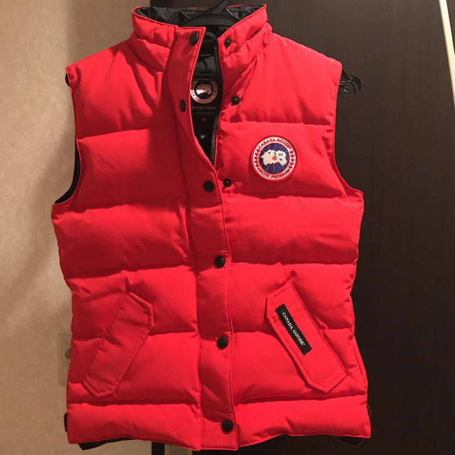 CANADA GOOSE(カナダグース)のCANADA GOOSE ベスト XS 試着のみ レディースのジャケット/アウター(ダウンジャケット)の商品写真