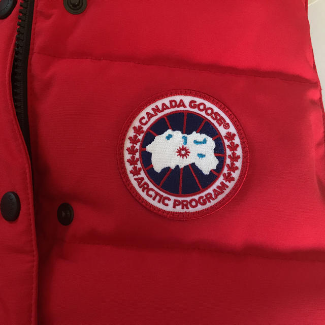 CANADA GOOSE(カナダグース)のCANADA GOOSE ベスト XS 試着のみ レディースのジャケット/アウター(ダウンジャケット)の商品写真