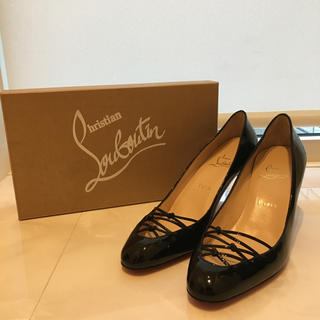 クリスチャンルブタン(Christian Louboutin)の最終値下げ！新品未使用 レア クリスチャンルブタンパテントレザーパンプスブラック(ハイヒール/パンプス)