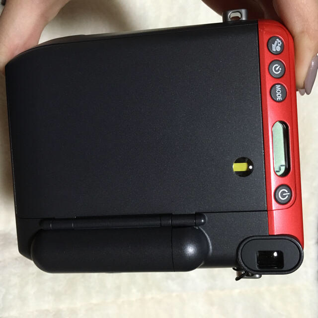 富士フイルム(フジフイルム)の新色 red チェキ 70  スマホ/家電/カメラのカメラ(フィルムカメラ)の商品写真