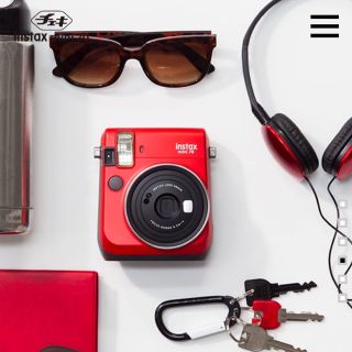 フジフイルム(富士フイルム)の新色 red チェキ 70 (フィルムカメラ)