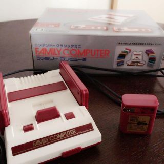 ニンテンドウ(任天堂)の任天堂 ファミコン ミニ クラシックミニ アダプター付き(家庭用ゲーム機本体)