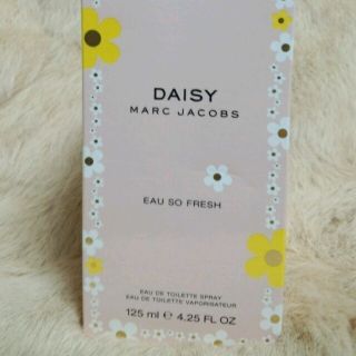 マークジェイコブス(MARC JACOBS)のマークジェイコブス　DAISY(香水(女性用))