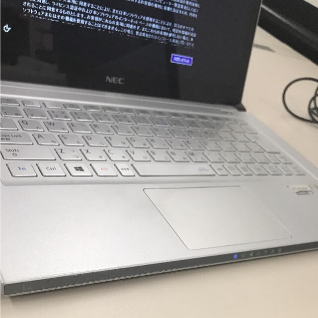 NEC(エヌイーシー)のNEC LZ650/N 充電器箱付き 動作確認済 初期化済 スマホ/家電/カメラのPC/タブレット(ノートPC)の商品写真