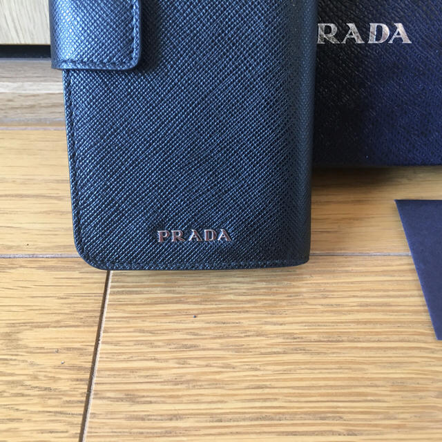 PRADA(プラダ)の【新品未使用】手帳型iphone7/8 ケース プラダ サフィアーノ NERO スマホ/家電/カメラのスマホアクセサリー(iPhoneケース)の商品写真