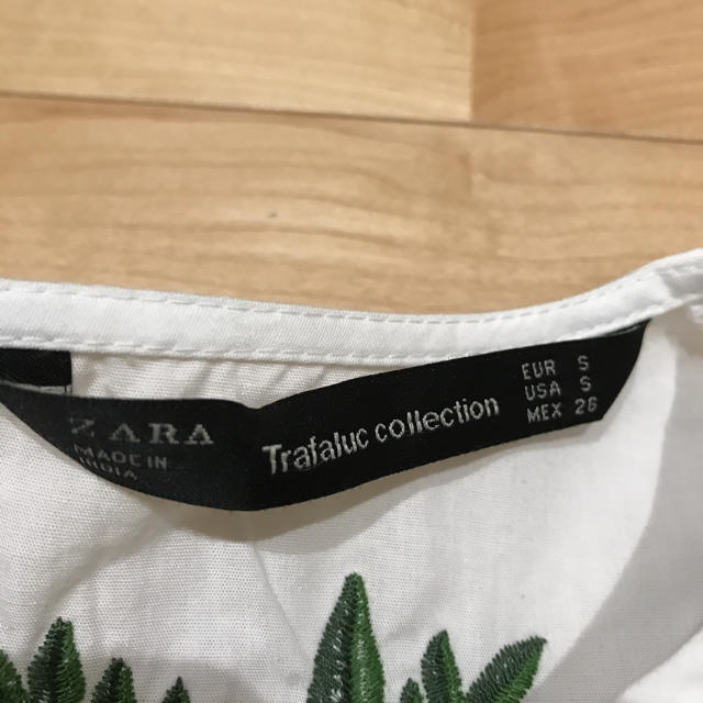 ZARA(ザラ)のZARA フラワー刺繍シャツ レディースのトップス(シャツ/ブラウス(長袖/七分))の商品写真