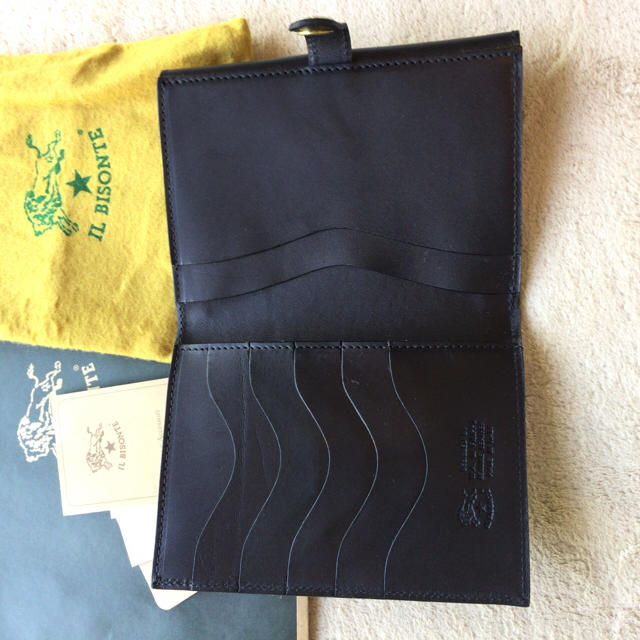 IL BISONTE(イルビゾンテ)の新品・大人気完売 イルビゾンテ 二つ折り財布 メンズのファッション小物(折り財布)の商品写真