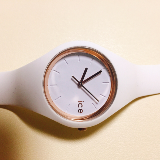 ice watch(アイスウォッチ)のice watch ホワイト ピンクゴールドセール レディースのファッション小物(腕時計)の商品写真