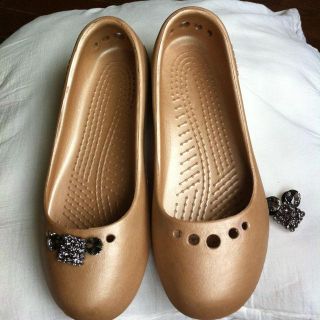 クロックス(crocs)のクロックス プリマ 5 ジビッツ付き♪(サンダル)