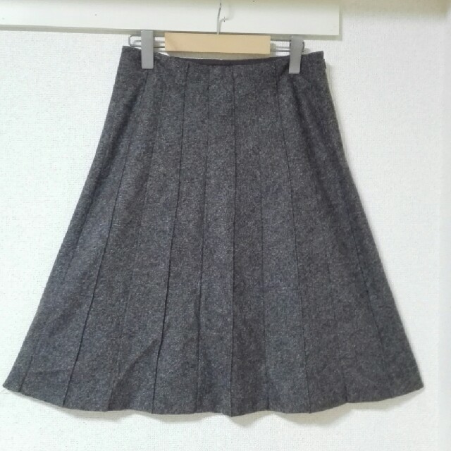 kumikyoku（組曲）(クミキョク)の送料込☆組曲 ツイードスカート グレー 11号 レディースのスカート(ひざ丈スカート)の商品写真