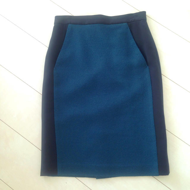 TOMORROWLAND(トゥモローランド)のDES PRES バイカラータイトスカート レディースのスカート(ひざ丈スカート)の商品写真