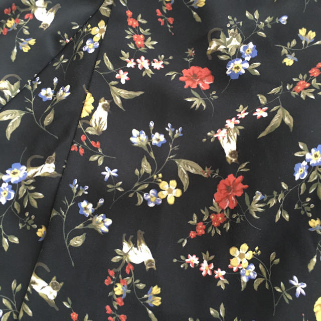 RayCassin(レイカズン)の花柄&猫柄♡フレアスカート レディースのスカート(ひざ丈スカート)の商品写真
