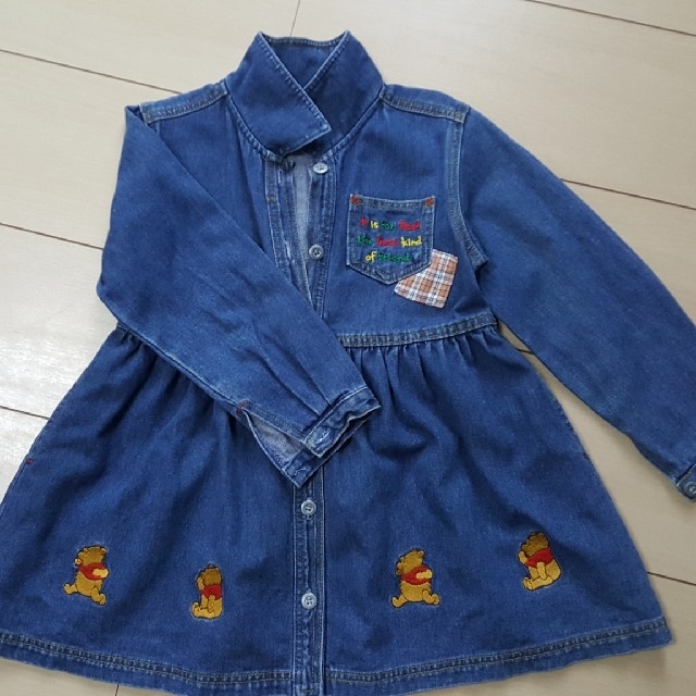 Disney(ディズニー)のディズニー　プー　デニムワンピース キッズ/ベビー/マタニティのキッズ服女の子用(90cm~)(ワンピース)の商品写真