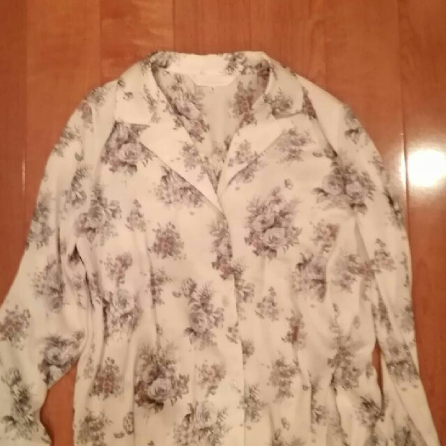 COCO DEAL(ココディール)の紗栄子着用♡ココディール　花柄ブラウス レディースのトップス(シャツ/ブラウス(長袖/七分))の商品写真