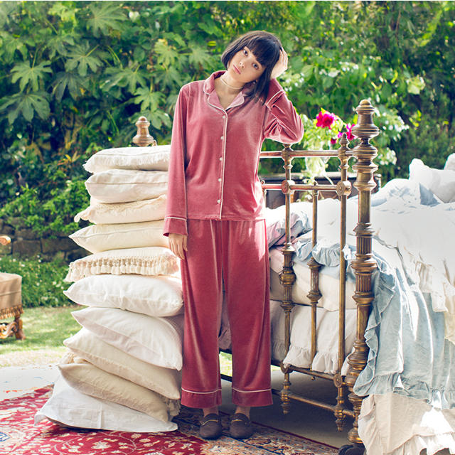 GU(ジーユー)のGU♡大人気のベロア素材パジャマ♡ ♡ホワイト レディースのルームウェア/パジャマ(パジャマ)の商品写真