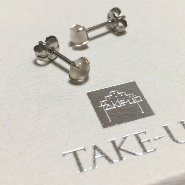 TAKE-UP(テイクアップ)のTAKE-UP Pt900 ムーンストーン セカンドピアス レディースのアクセサリー(ピアス)の商品写真