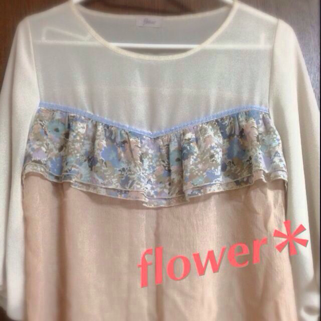 flower(フラワー)のfloral ruffle top♡ レディースのトップス(シャツ/ブラウス(長袖/七分))の商品写真