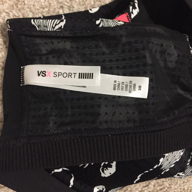 Victoria's Secret(ヴィクトリアズシークレット)のVictoria's Secret ＊PINKスポーツブラ＊ スポーツ/アウトドアのトレーニング/エクササイズ(ヨガ)の商品写真