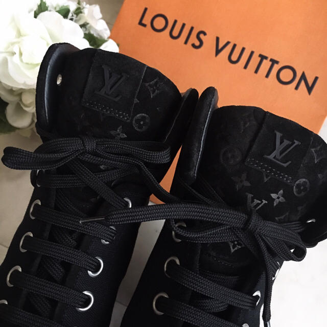 LOUIS VUITTON - ルイヴィトン♡ロゴ入ハイカットスニーカーの通販 by