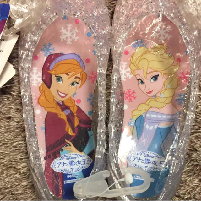 Disney(ディズニー)の10/8まで 新品 アナと雪の女王 キラキラ 靴 15センチ キッズ/ベビー/マタニティのキッズ靴/シューズ(15cm~)(スリッポン)の商品写真