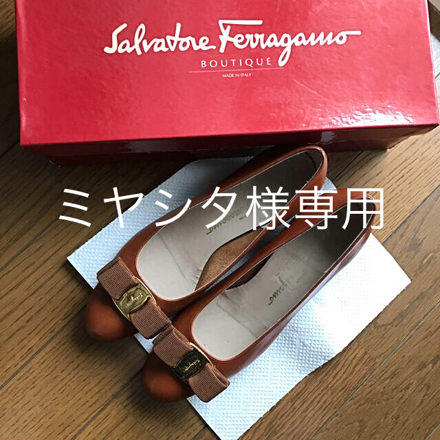 Salvatore Ferragamo(サルヴァトーレフェラガモ)のミヤシタ様専用 サルヴァトーレフェラガモ 靴 パンプス レディースの靴/シューズ(ハイヒール/パンプス)の商品写真