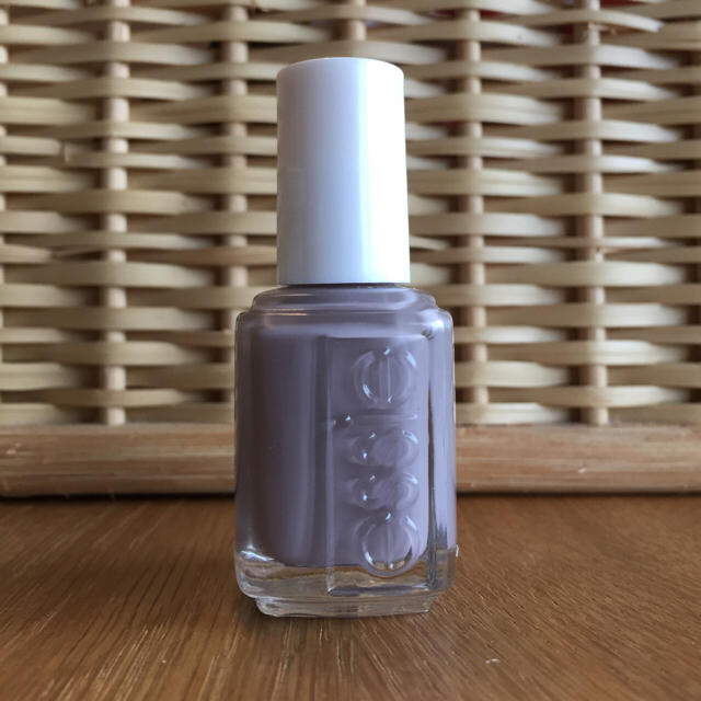 Essie(エッシー)のessie☆エッシー☆696/CHINCHILLY/チンチリー☆ コスメ/美容のネイル(マニキュア)の商品写真