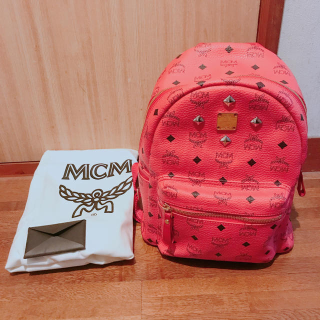 MCM(エムシーエム)のMCM リュック red レディースのバッグ(リュック/バックパック)の商品写真