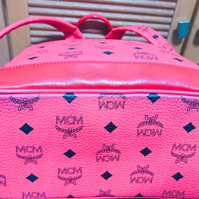 MCM(エムシーエム)のMCM リュック red レディースのバッグ(リュック/バックパック)の商品写真