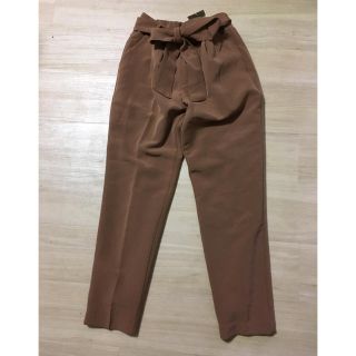 新品‼️ タックパンツ(クロップドパンツ)