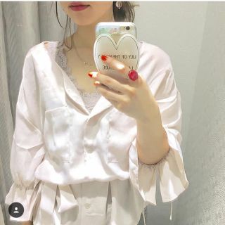 ページボーイ(PAGEBOY)の♡今季♡新品タグ付き♡サテンロングシャツ(シャツ/ブラウス(長袖/七分))