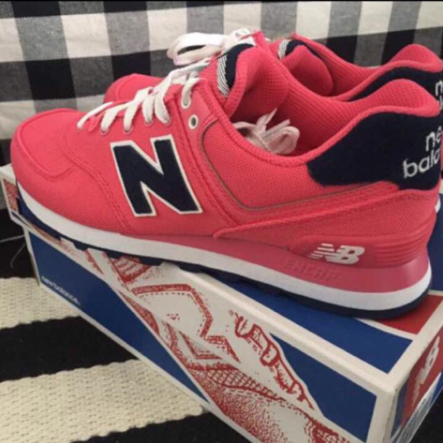 New Balance(ニューバランス)の【新品】ニューバランス574 レディーススニーカー（ピンク:24.0㎝） レディースの靴/シューズ(スニーカー)の商品写真