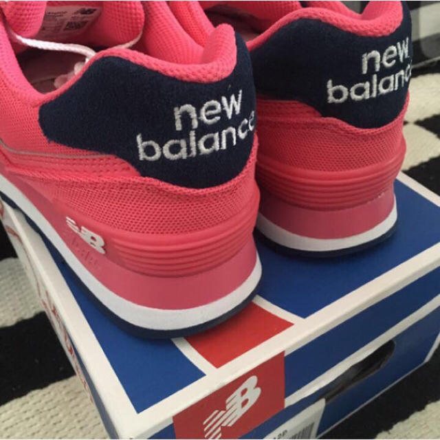 New Balance(ニューバランス)の【新品】ニューバランス574 レディーススニーカー（ピンク:24.0㎝） レディースの靴/シューズ(スニーカー)の商品写真