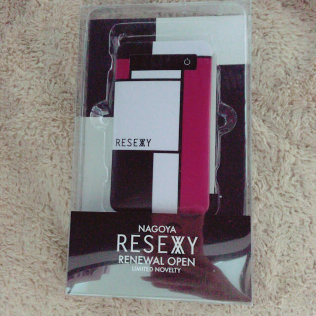 RESEXXY(リゼクシー)のRESEXXY NOVELTY モバイルバッテリー スマホ/家電/カメラのスマートフォン/携帯電話(バッテリー/充電器)の商品写真