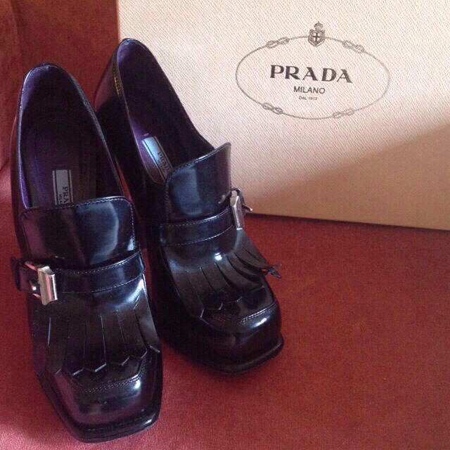 PRADA(プラダ)のPRADA ローファーヒール♥︎ レディースの靴/シューズ(ローファー/革靴)の商品写真