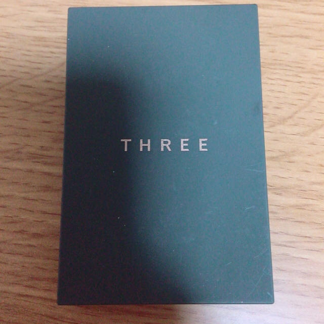 THREE(スリー)の新品・未使用 THREE 4Dプラスアイパレッド 03 コスメ/美容のベースメイク/化粧品(アイシャドウ)の商品写真