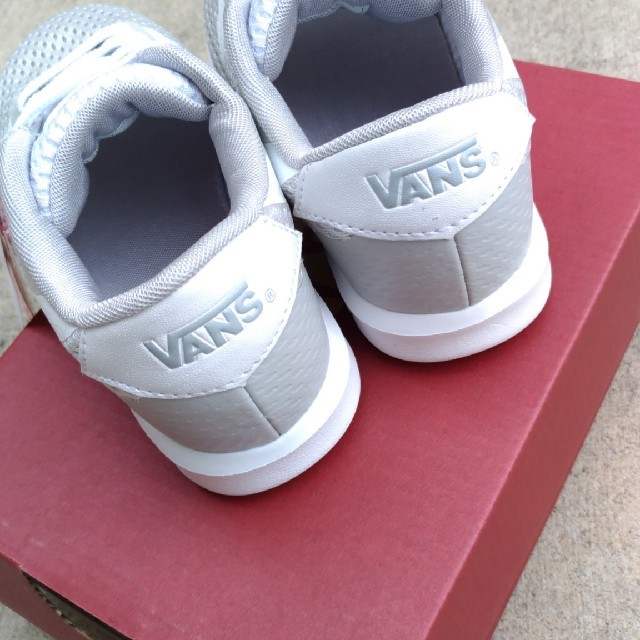VANS(ヴァンズ)の新品 VANS SERIO 18 キッズ/ベビー/マタニティのキッズ靴/シューズ(15cm~)(スニーカー)の商品写真