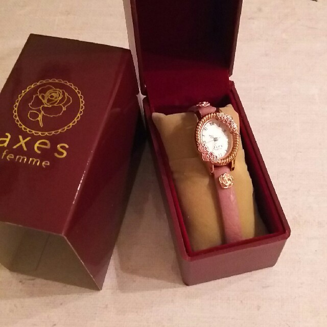 axes femme(アクシーズファム)の同梱専用価格です。【新品未使用】axes femme☆レトロ可愛い腕時計 レディースのファッション小物(腕時計)の商品写真