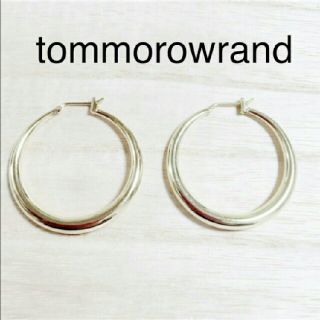 トゥモローランド(TOMORROWLAND)のtomorrowland新品18kgfゴールドフープピアスtomorrow(ピアス)