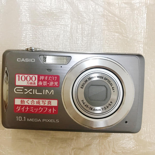 CASIO(カシオ)のCASIO EX-Z270 シルバー SDメモリーカード付き ♡値下げしました！ スマホ/家電/カメラのカメラ(コンパクトデジタルカメラ)の商品写真