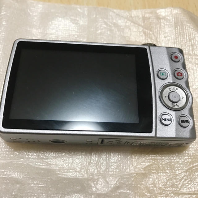 CASIO(カシオ)のCASIO EX-Z270 シルバー SDメモリーカード付き ♡値下げしました！ スマホ/家電/カメラのカメラ(コンパクトデジタルカメラ)の商品写真