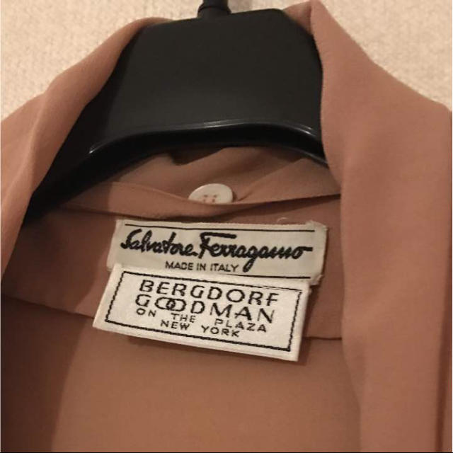 Salvatore Ferragamo(サルヴァトーレフェラガモ)の美品❗️フェラガモシルクブラウス レディースのトップス(シャツ/ブラウス(長袖/七分))の商品写真