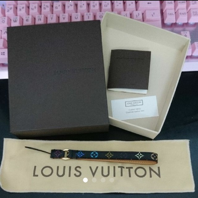 LOUIS VUITTON(ルイヴィトン)の【美品】ルイヴィトン モノグラム マルチカラー キャンバス 携帯ストラップ メンズのファッション小物(その他)の商品写真