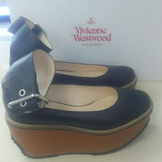 Vivienne Westwood(ヴィヴィアンウエストウッド)のvivienne ヴィヴィアン プラットホームベルトパンプス  色ブラック レディースの靴/シューズ(ハイヒール/パンプス)の商品写真