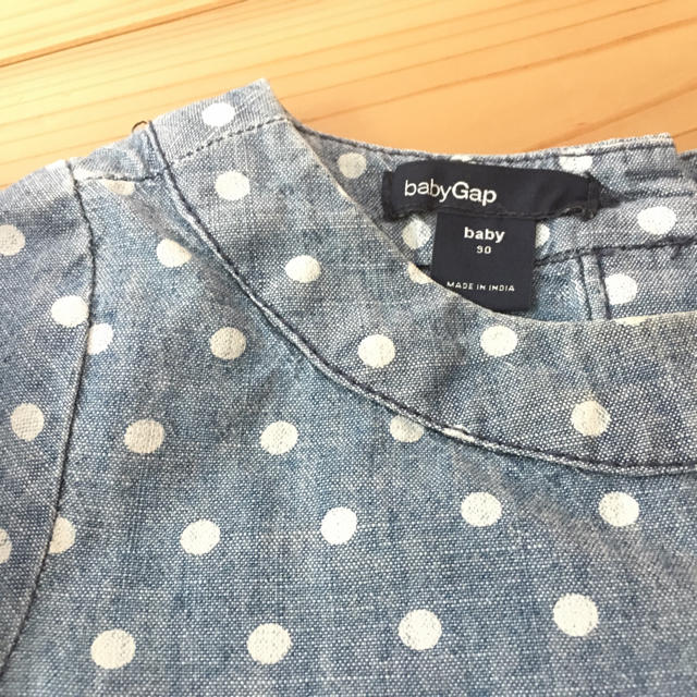 babyGAP(ベビーギャップ)のbabyGAP ドット柄 七分袖 ワンピース 90 デニム 女の子 子供服 キッズ/ベビー/マタニティのキッズ服女の子用(90cm~)(ワンピース)の商品写真