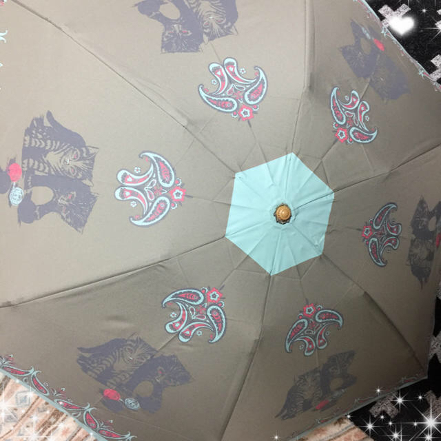 ファッション小物キャセリーニ  猫柄  新品(自宅保管)可愛い折り畳み傘